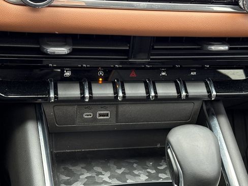 Used 2024 GMC Canyon AT4 w/ Technology Package image 25