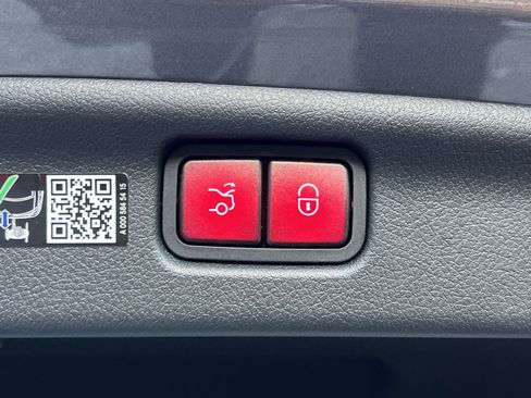 Used 2026 Mercedes-Benz C 300 C 300 image 25