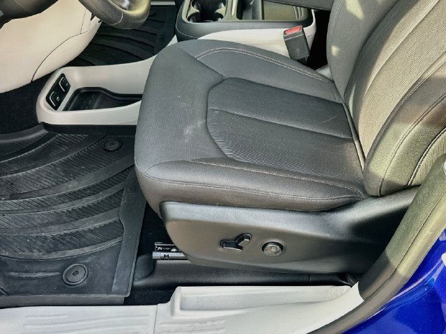 Used 2019 Chrysler Pacifica Touring Plus w/ Tire & Wheel Group FWD image 19