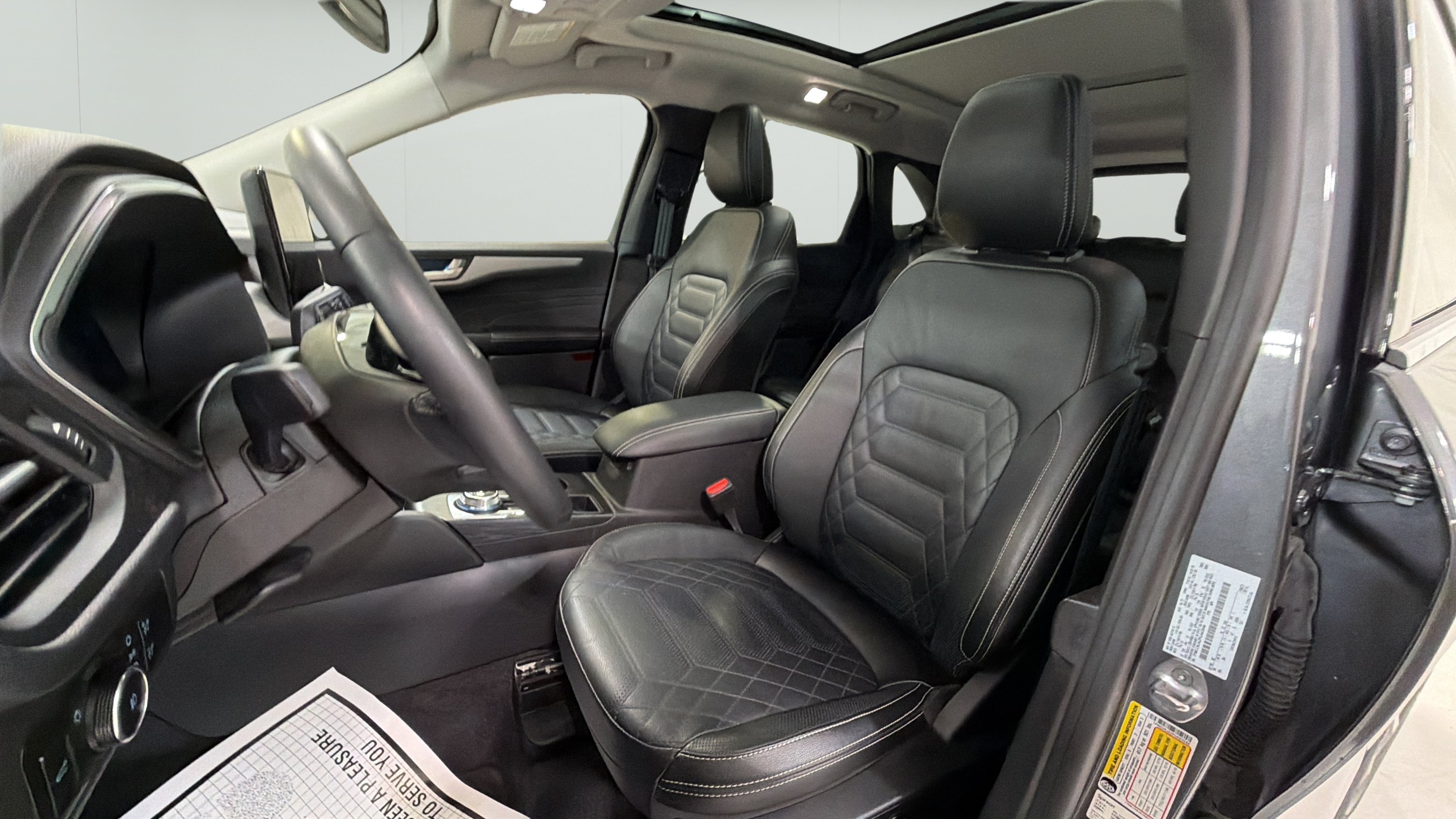 Used 2023 Ford Escape Platinum w/ Premium Technology Package AWD/4WD image 9