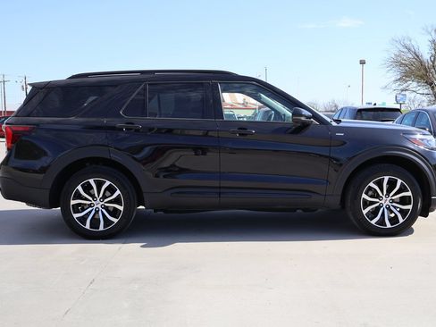 Used 2025 Ford Explorer ST-Line AWD/4WD image 6