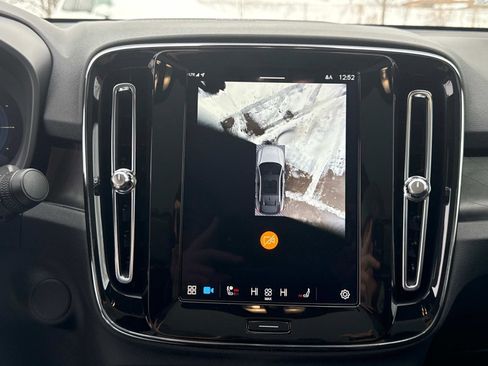 Certified 2024 Volvo C40 P8 Recharge Ultimate w/ Protection Package Premier image 23