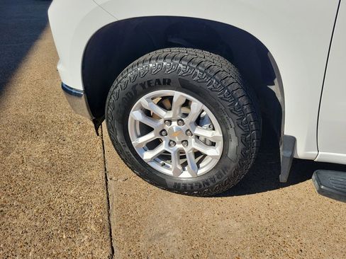 Used 2025 Chevrolet Silverado 1500 LT AWD/4WD image 5