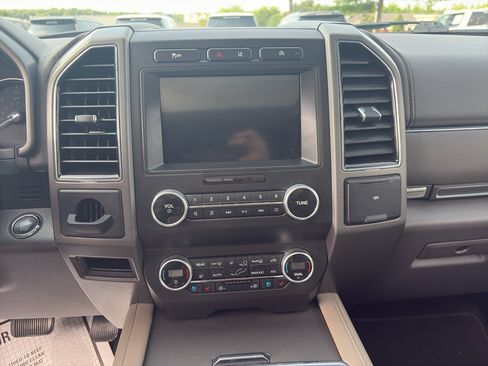 Used 2019 Ford Expedition XLT w/ Equipment Group 202A RWD image 7