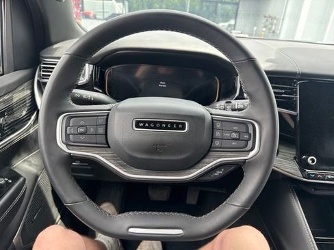 Used 2022 Jeep Wagoneer Series II AWD/4WD image 19