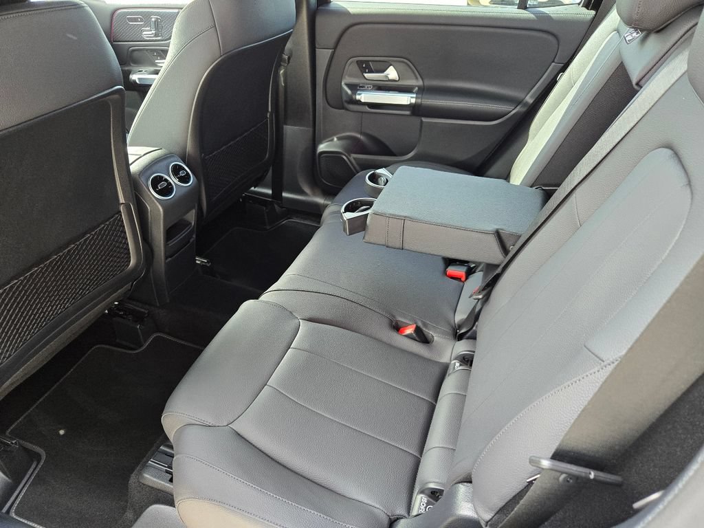 Used 2025 Mercedes-Benz GLB 250 4MATIC image 35