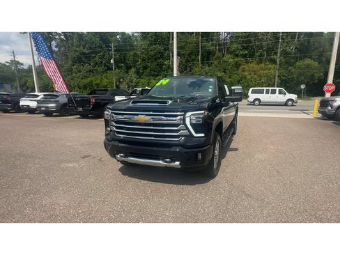 Used 2024 Chevrolet Silverado 2500 High Country w/ High Country Premium Package AWD/4WD image 3