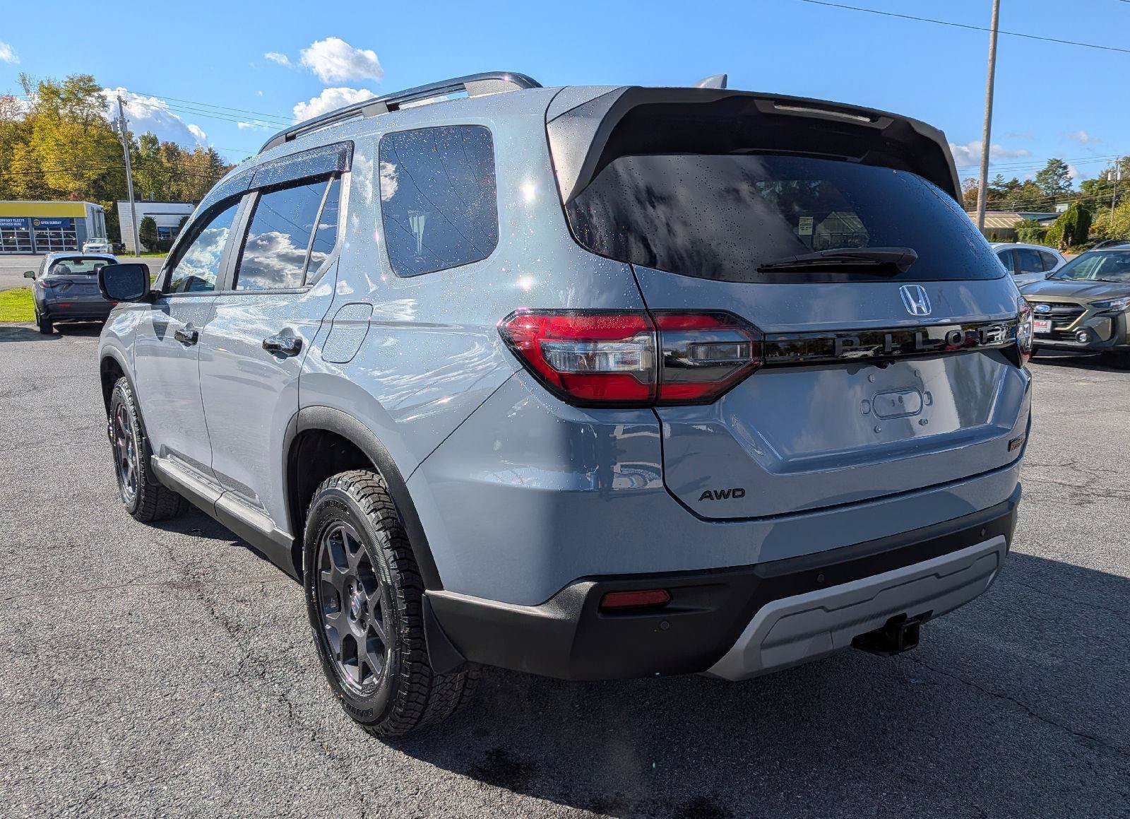 Certified 2025 Honda Pilot TrailSport image 8