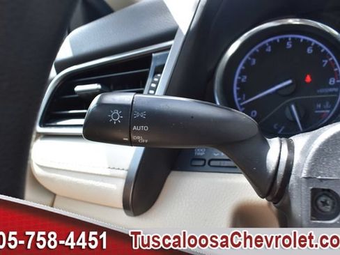 Used 2019 Toyota Camry LE FWD image 27
