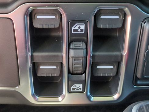 New 2026 Jeep Gladiator Sahara image 25