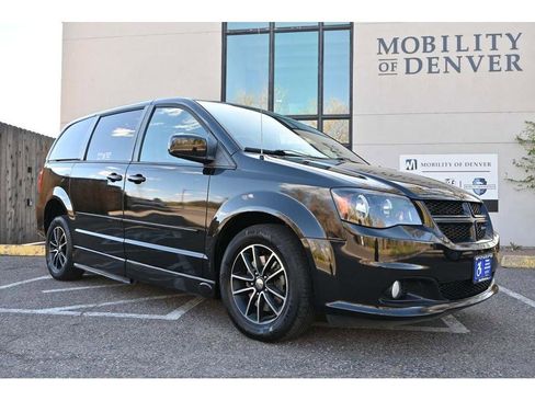 Used 2015 Dodge Grand Caravan R/T image 3