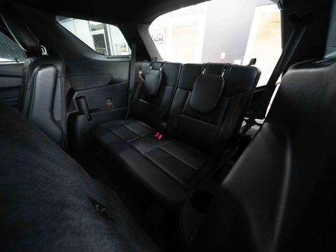 Used 2020 Ford Explorer XLT w/ Equipment Group 202A AWD/4WD image 24