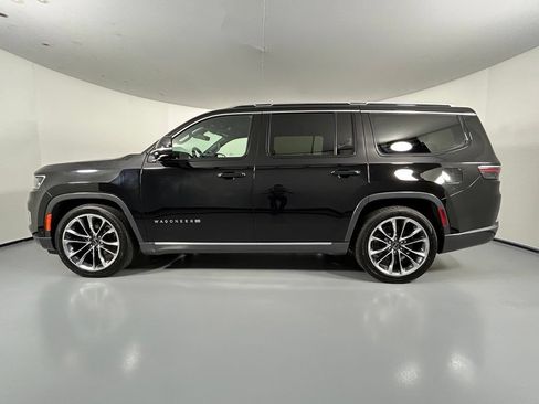 Used 2022 Jeep Wagoneer Series III w/ Premium Group I AWD/4WD image 4