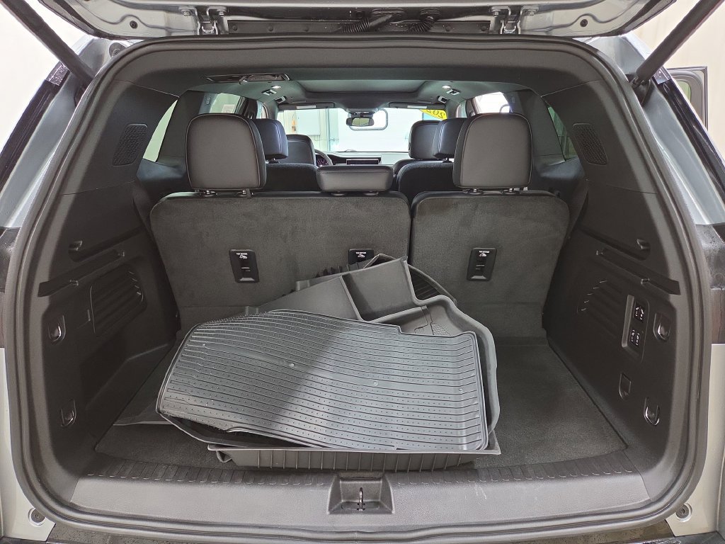 Used 2024 GMC Acadia Denali w/ LPO, Floor Liner Package AWD/4WD image 9