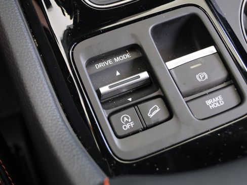 Used 2025 Honda Pilot TrailSport image 30