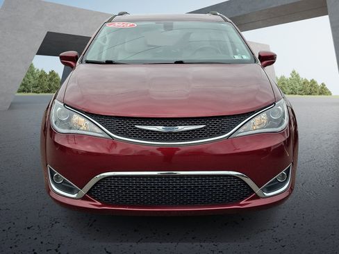 Used 2018 Chrysler Pacifica Touring-L Plus image 2