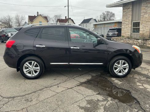 Used 2012 Nissan Rogue SV image 2