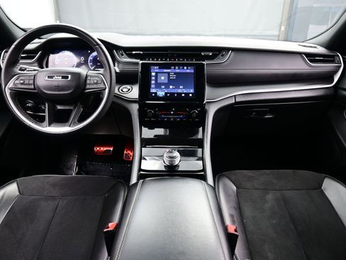 Used 2023 Jeep Grand Cherokee Altitude image 18