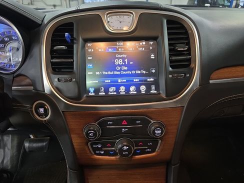 Used 2015 Chrysler 300 C Platinum image 11
