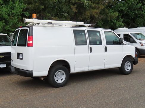 Used 2012 Chevrolet Express 2500 RWD image 6