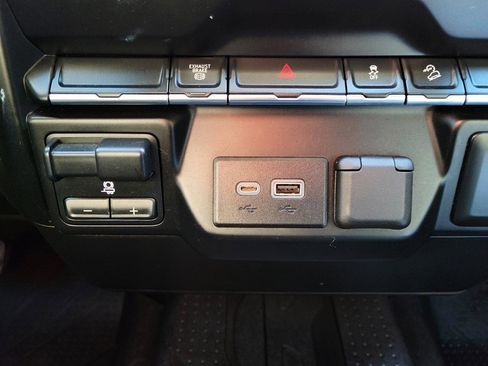 Used 2020 Chevrolet Silverado 2500 LT w/ Z71 Off-Road Package image 11