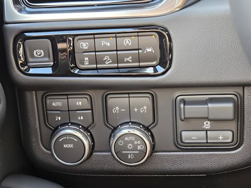 New 2026 GMC Yukon XL Elevation image 16