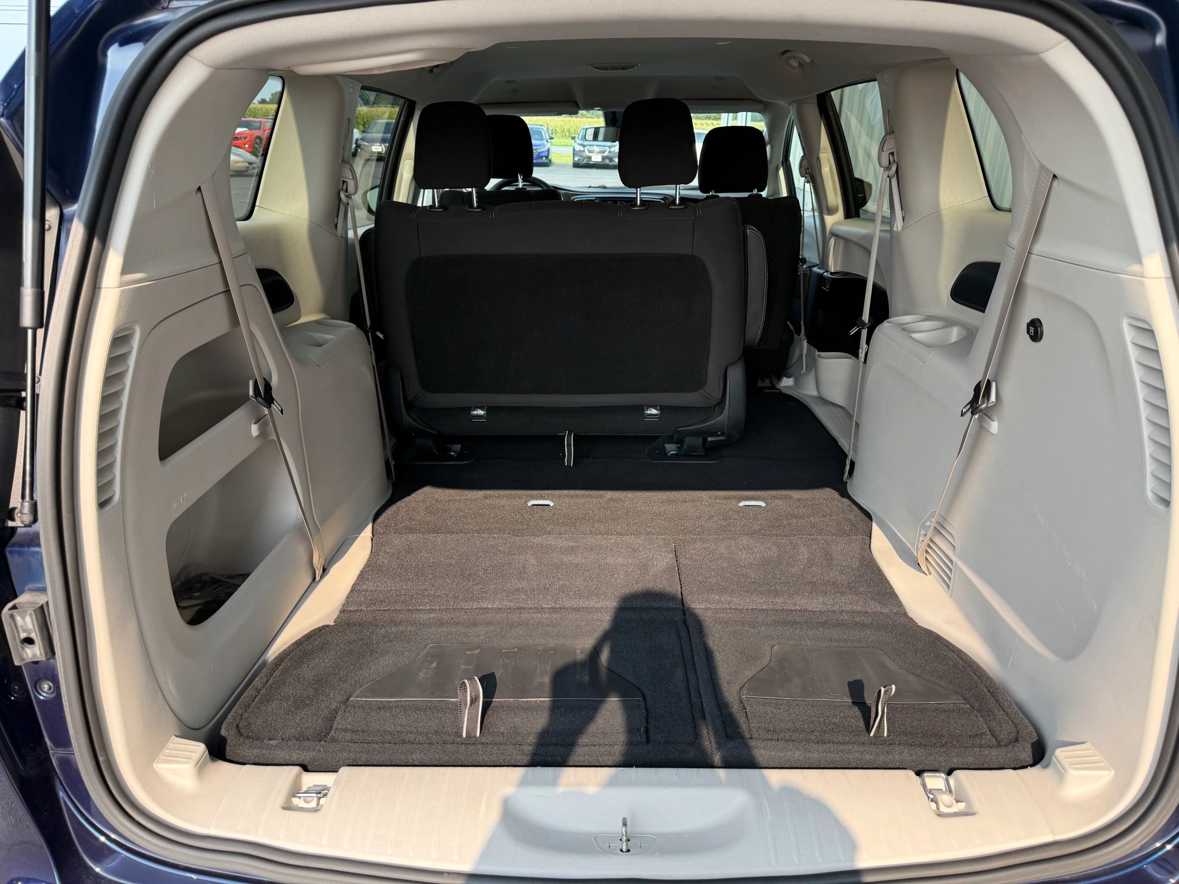 Used 2020 Chrysler Voyager L FWD image 8