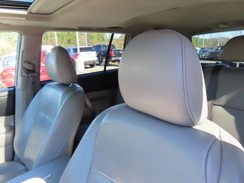 Used 2013 Toyota Highlander SE image 27