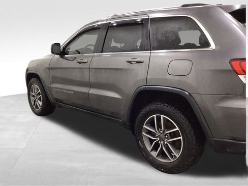 Used 2020 Jeep Grand Cherokee Laredo w/ 18" Wheel & 8.4" Radio Group AWD/4WD image 3