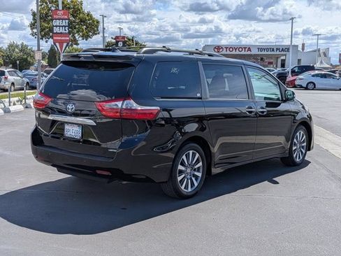 Used 2020 Toyota Sienna Limited w/ Carpet Mat Package FWD image 9