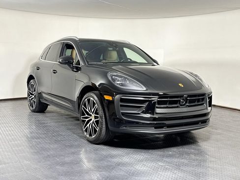 Certified 2023 Porsche Macan AWD/4WD image 9