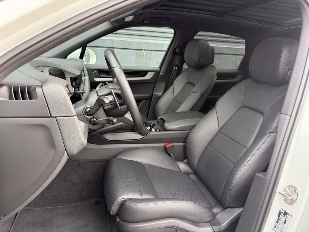 Certified 2026 Porsche Cayenne AWD/4WD image 5