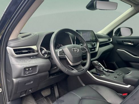 Used 2024 Toyota Highlander XLE FWD image 18