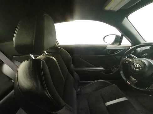 Certified 2022 Toyota GR86 Premium RWD image 31