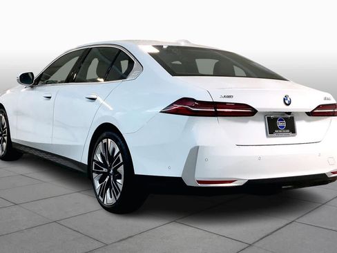 New 2026 BMW 530i xDrive w/ Premium Package AWD/4WD image 12