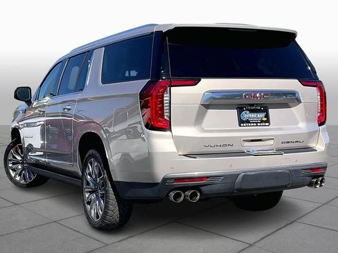 Used 2021 GMC Yukon XL Denali image 12