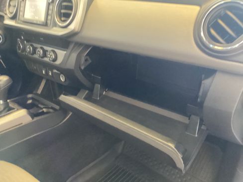 Used 2019 Toyota Tacoma SR5 AWD/4WD image 47