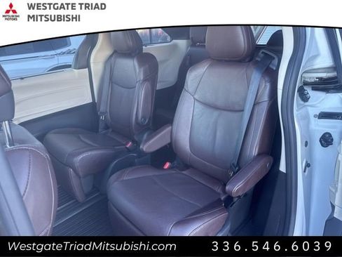 Used 2022 Toyota Sienna Platinum image 28