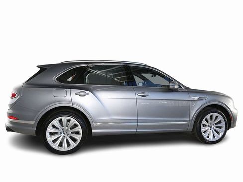 Used 2025 Bentley Bentayga image 5