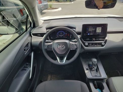 Used 2026 Toyota Corolla Cross LE FWD image 27