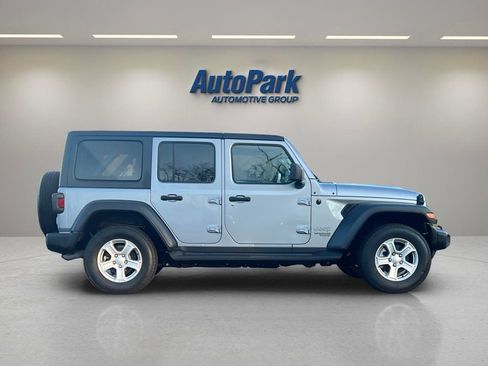 Used 2018 Jeep Wrangler Unlimited Sport S AWD/4WD image 9