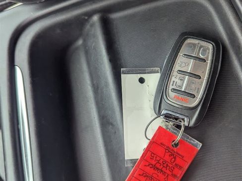 Used 2021 Chrysler Voyager Lxi image 33