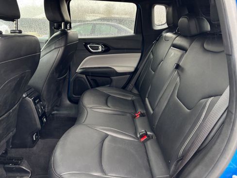 Used 2025 Jeep Compass Limited image 28