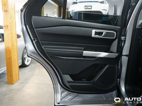 Used 2022 Ford Explorer XLT AWD/4WD image 21
