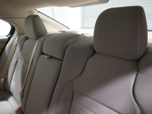 Used 2018 Ford Taurus SE image 11