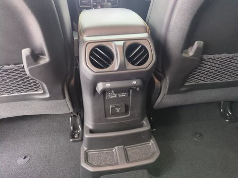 Used 2024 Jeep Wrangler Unlimited Sahara w/ Technology Group AWD/4WD image 19