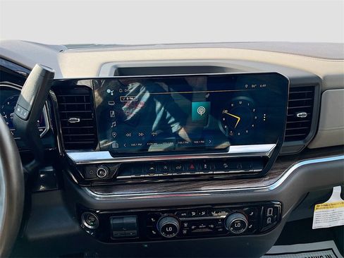 Used 2024 Chevrolet Silverado 1500 LT w/ Z71 Off-Road Package image 15