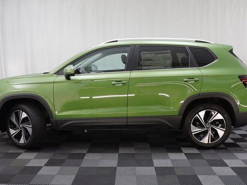 New 2025 Volkswagen Taos SE image 4