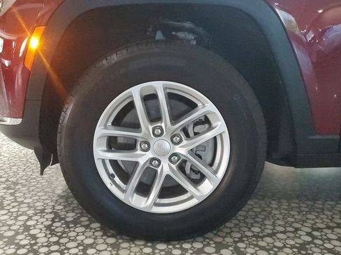 Used 2025 Jeep Grand Cherokee L Laredo RWD image 7