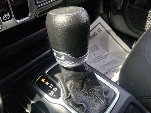 Used 2022 Jeep Wrangler Unlimited Sport AWD/4WD image 30